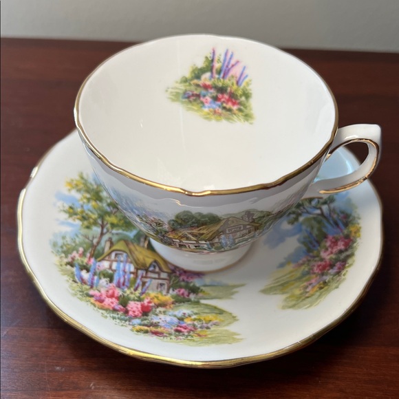 VTG Royal Vale Made in England Cottage Scene Bone China Teacup and Saucer Set - Picture 3 of 10